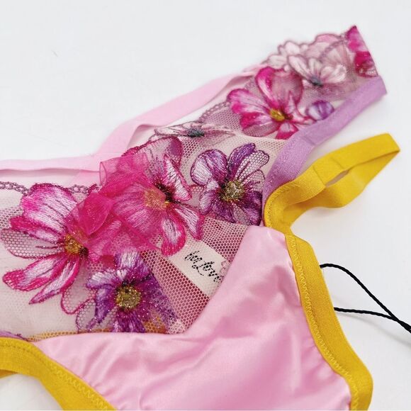 For Love & Lemons Falling Floral Lace Thongs Punch Pink XXS NWT - Picture 4 of 6